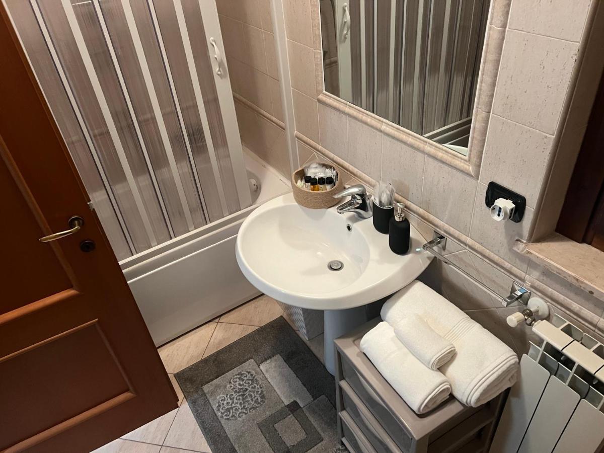 Charme & Relax - Fiera Di Roma - Fiumicino Airport Apartment Ponte Galeria Bagian luar foto